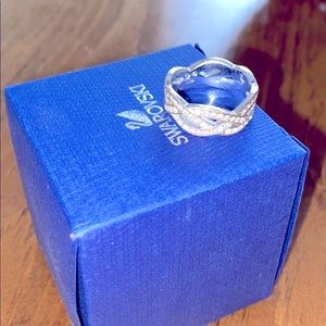 Swarovski curled ring